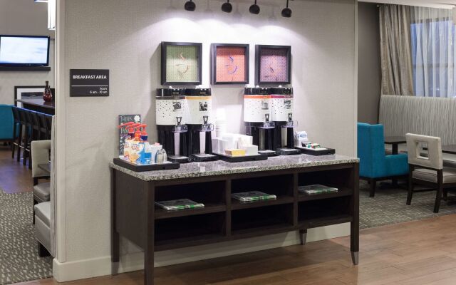 Hampton Inn & Suites Cedar Rapids - North