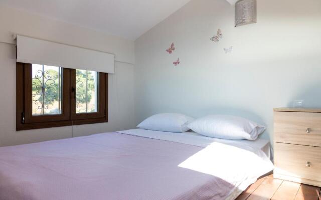 Villa Kristin 2 - Great Location, Sea Views, BBQ