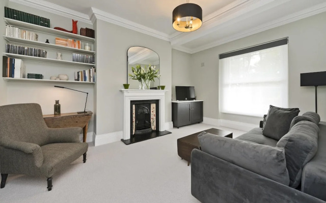 Perfect Pied-a-terre in Clapham by Underthedoormat