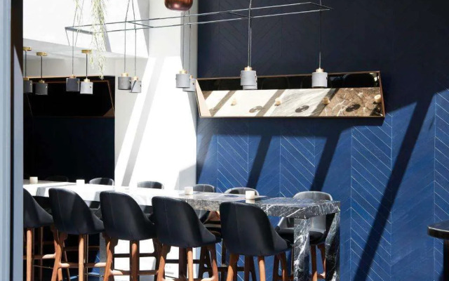 Perpetual Élysée Montaigne