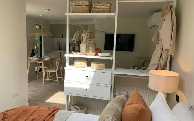 Stylish 4 Bed Home Close to Beach
