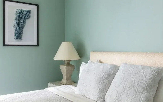 Bridges Circle 2 Bedroom Condo by RedAwning