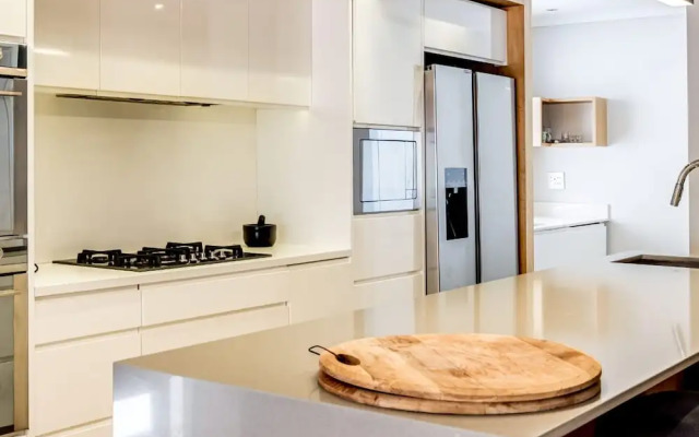 Tranquil Escape in Sea Point Aureto