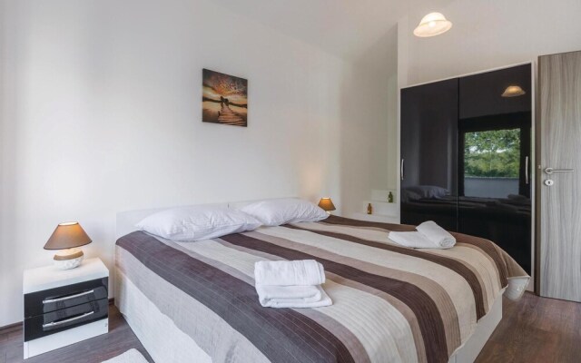 Beautiful Home in Buici With Wifi and 4 Bedrooms