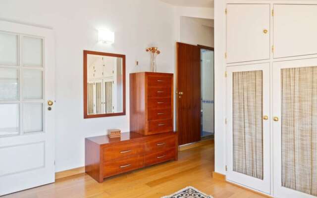 Lovely 2 Bedroom Duplex Apt w Terrace in Cascais