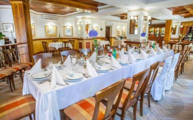 Figaro - Hotel I Restauracja