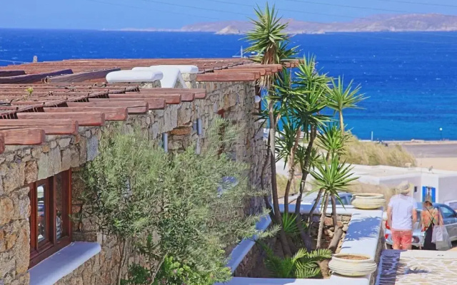 Maganos Eikosi in Thira