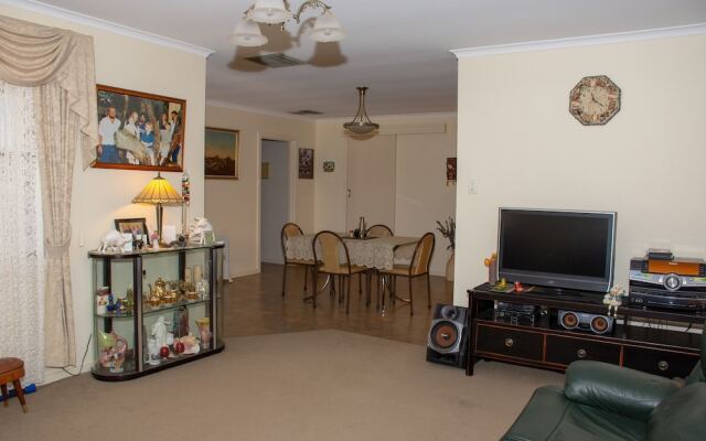 Chrissies Palace - Hostel