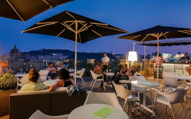 H10 Universitat Hotel