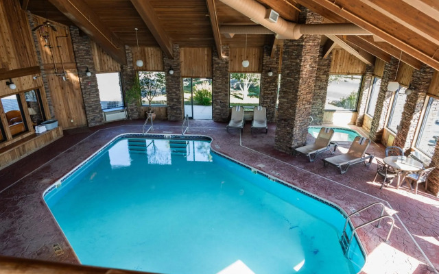 Pinedale Hotel & Suites