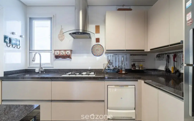 Apt w/ Grill 800m From the Beach, Jurere Sca0208