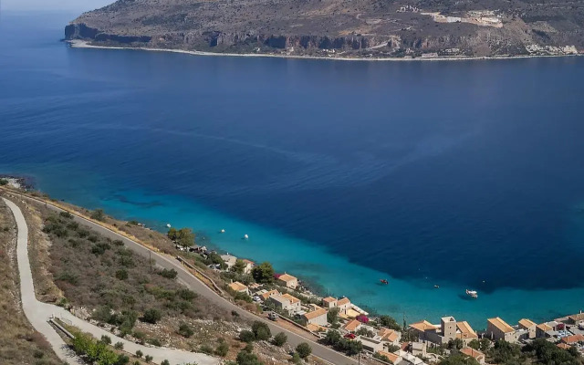 Trapela Limeni Luxury Suites