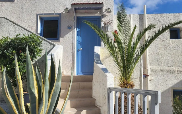 Room in Apartment - One Private Studio With Stunning Full sea View, Shared Pool and Ac