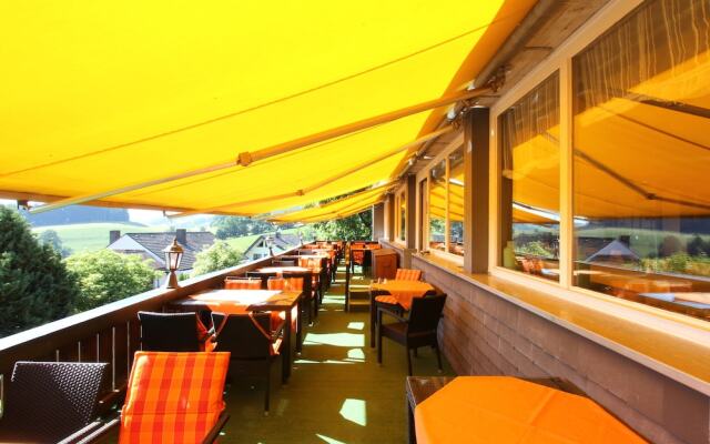 Hotel Löwen  by Mastiff