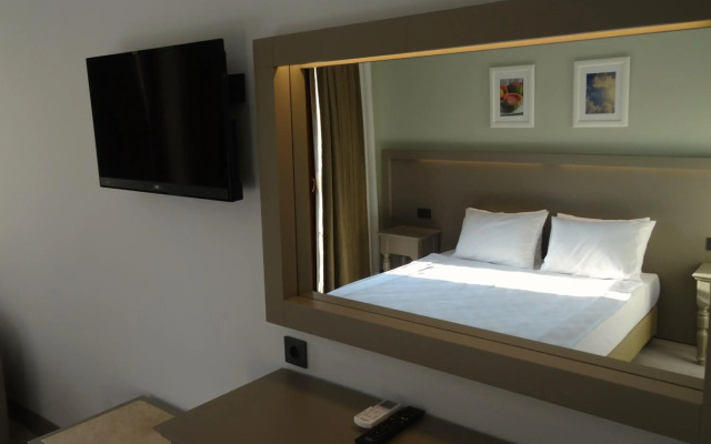 Hotel Pine Valley