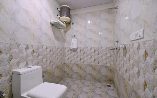 OYO 13903 Hotel Trivana