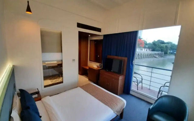 Polo Floatel Kolkata