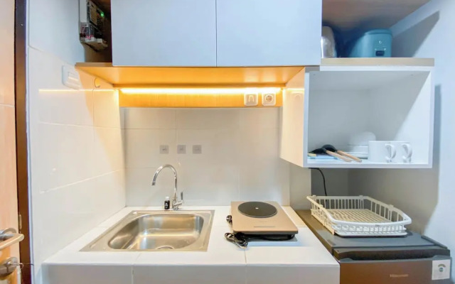 Cozy And Enjoy Living Studio At The Alton Apartment
