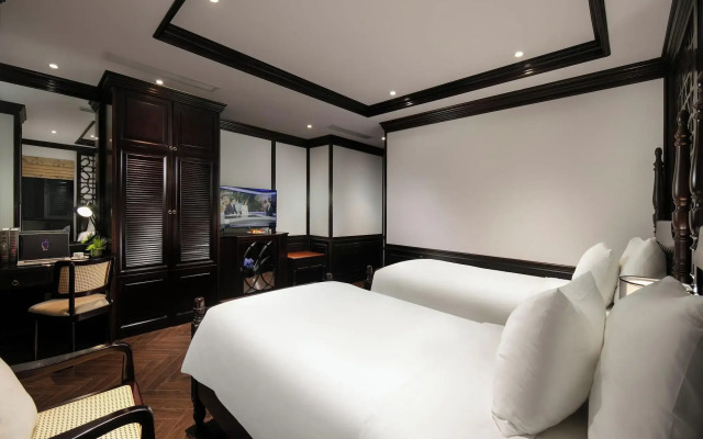May de Ville Crown Hotel