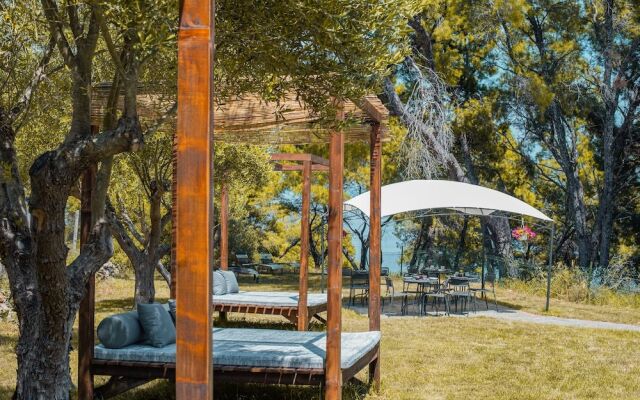 Pefkon Suites