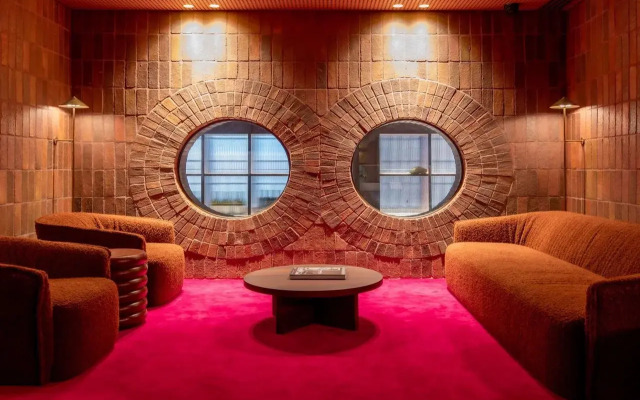 Hyde Melbourne Place