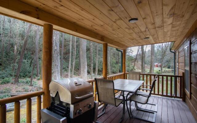 Creekside Log Cabin in Pisgah Forest