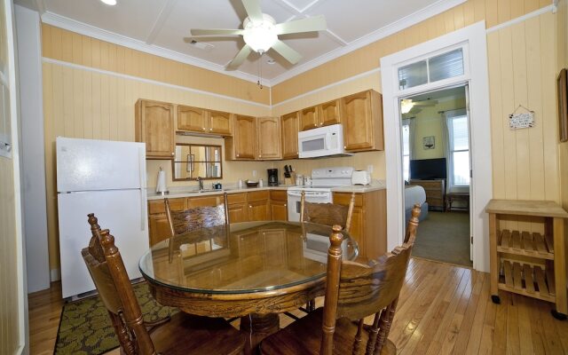 Georgianne Inn & Suites