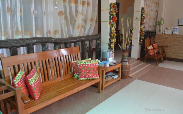 OYO 696 Jurias Garden Hotel