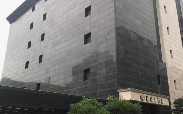 Orsay Business Hotel