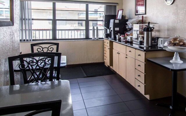 Fort Lauderdale Gardens Inn & Suites