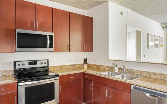 Chicago | Designer 1BD/1BA South Loop Apartments