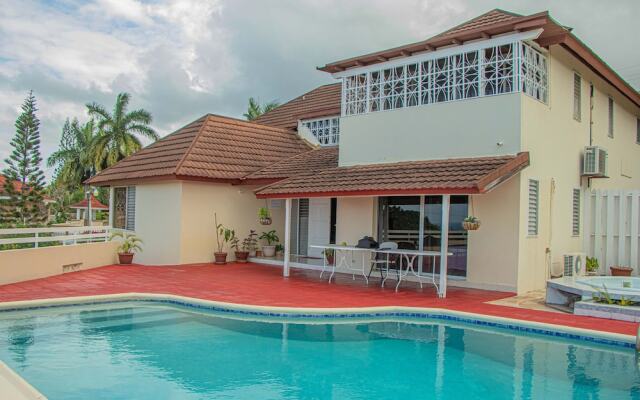 The Whytehouse Villa
