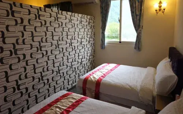 Famous Painting Town Hostel