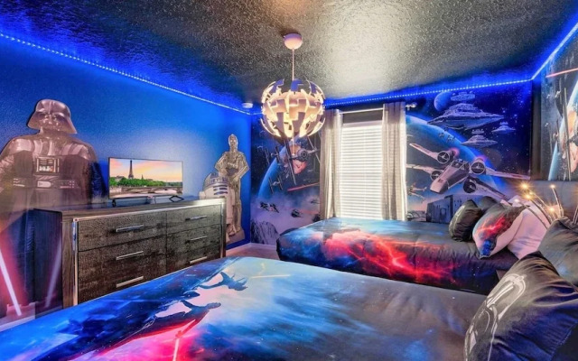 Extraordinary 5BR Private Pool Near Disney Area!