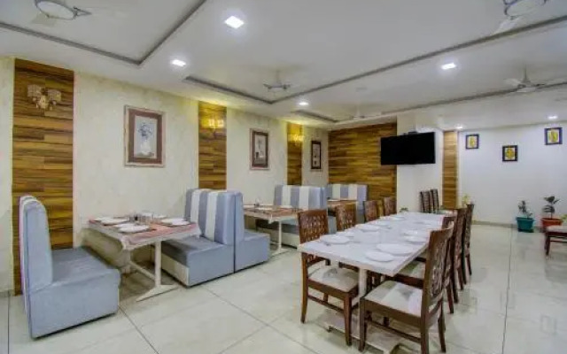Hotel Devamrit by OYO Rooms