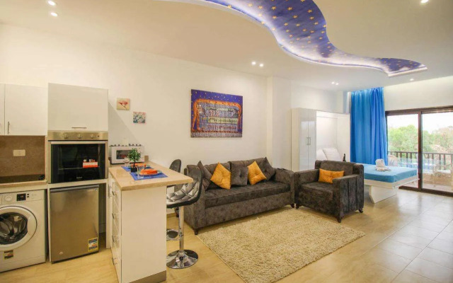Beautiful studio with sea view and pool view