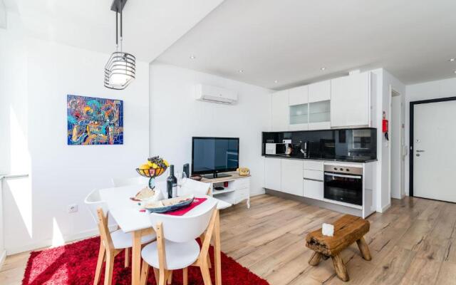 T2 Tiles Apartment Estoril