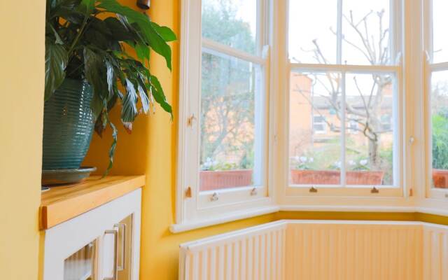 Unique 2 Bedroom House With Yoga Studio