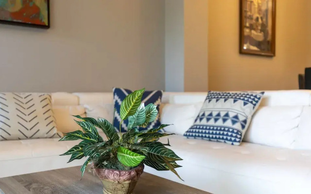 Beautiful Townhome Near Theme Parks
