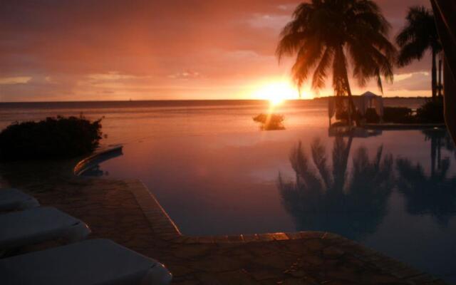 Bahia Salinas Beach Resort & Spa