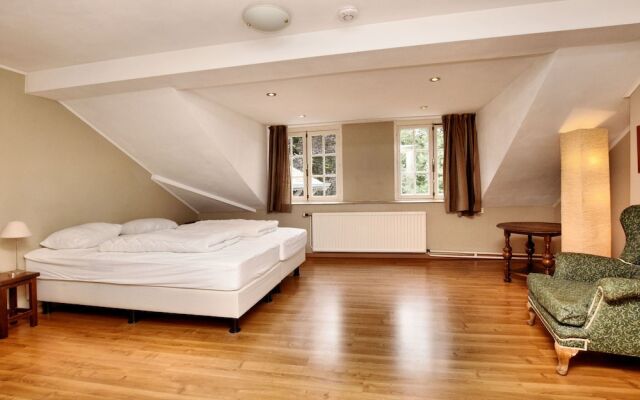 Beautiful, Authentic Group House With Modern Amenities in Mondain Spa