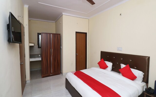 OYO 22917 Cgr Residency