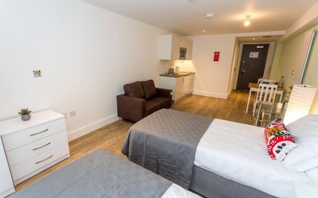 Comfortable studio apartment in central Oldham