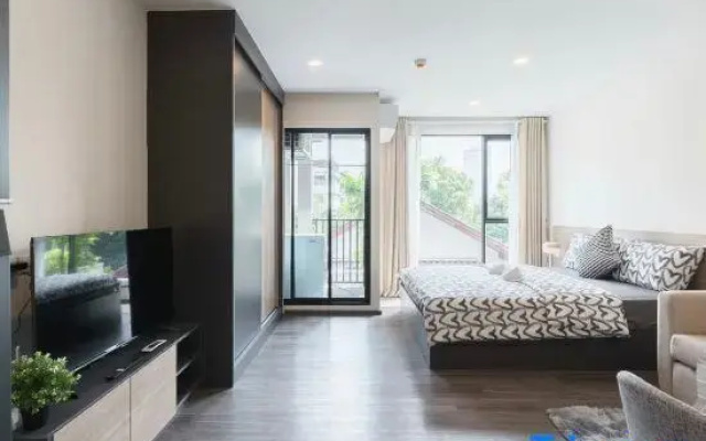 Sathon-Charoen Nakhon Condo