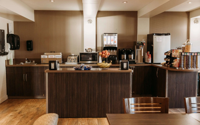 Lakeview Inn & Suites - Fort St. John