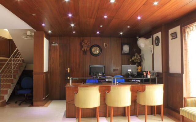 OYO 316 Hotel Brigade Royale