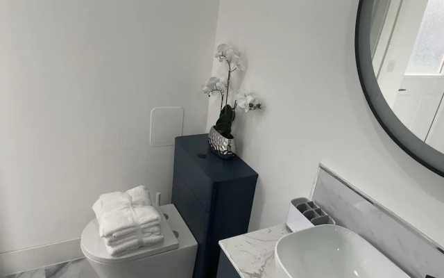 Modern-luxury 1bedroom-ensuitebathroom-garden-wifi