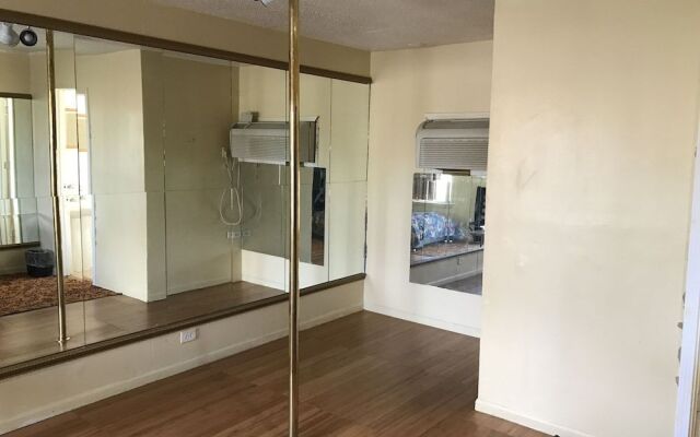 Presidential Inn & Suites