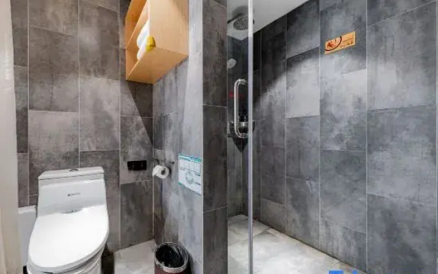 Hohhot Queqiao Hotel (Hailiang Square Zhongshan Road Subway Station Store)