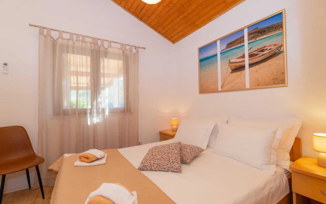 Villa Anabella - Four Bedroom Villa With Swimming Pool
